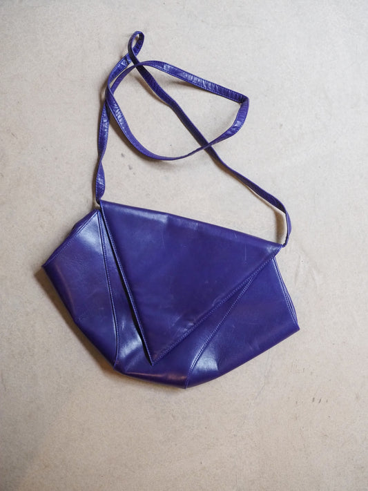 Sac à main enveloppe vintage Charles Jourdan – Cuir violet – Années 70