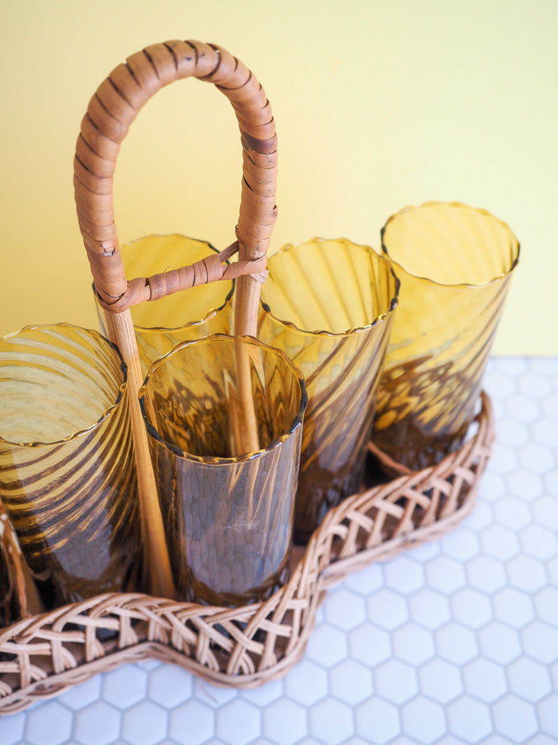 Service de 6 verres à orangeade et panier en rotin