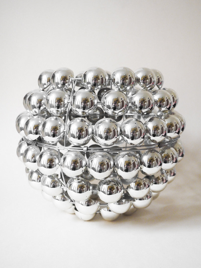 Suspension cinétique Space Age 80s – Demi-sphères chromées miroir • Style Kare Design – Ø32 cm