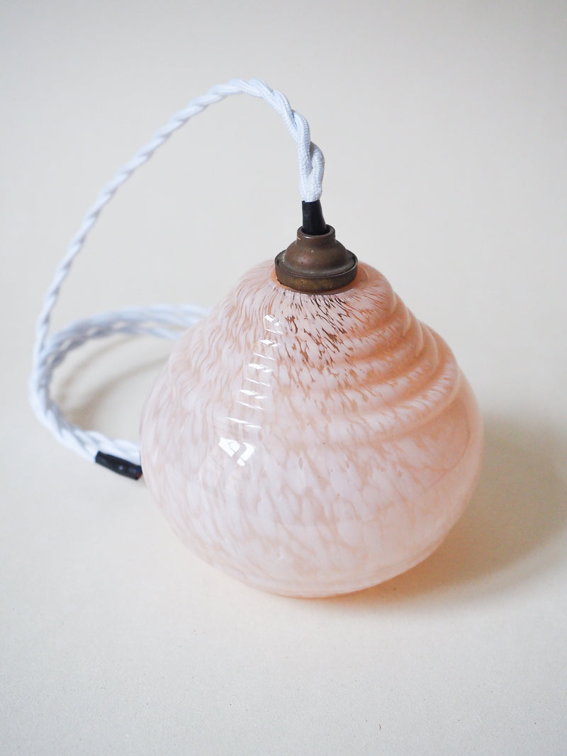 Abat-jour verre de Clichy – Moucheté rose • Douille laiton • Électricité neuve • Vintage – B22