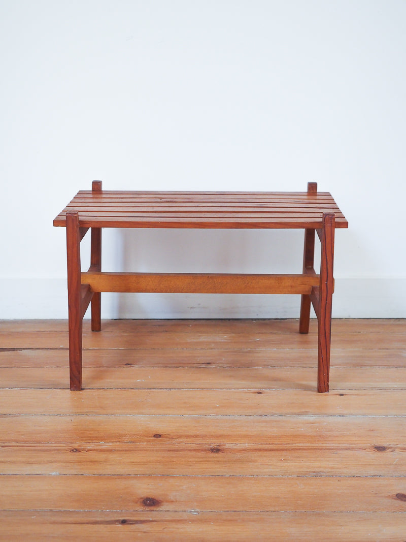 Table basse scandinave à lattes
