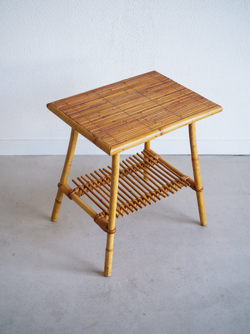 Petite table basse ou d'appoint en rotin