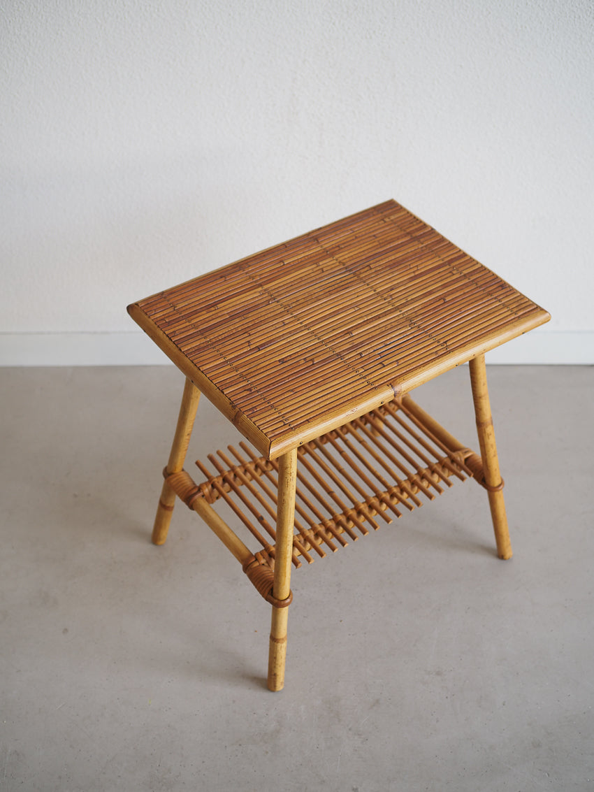Petite table basse ou d'appoint en rotin