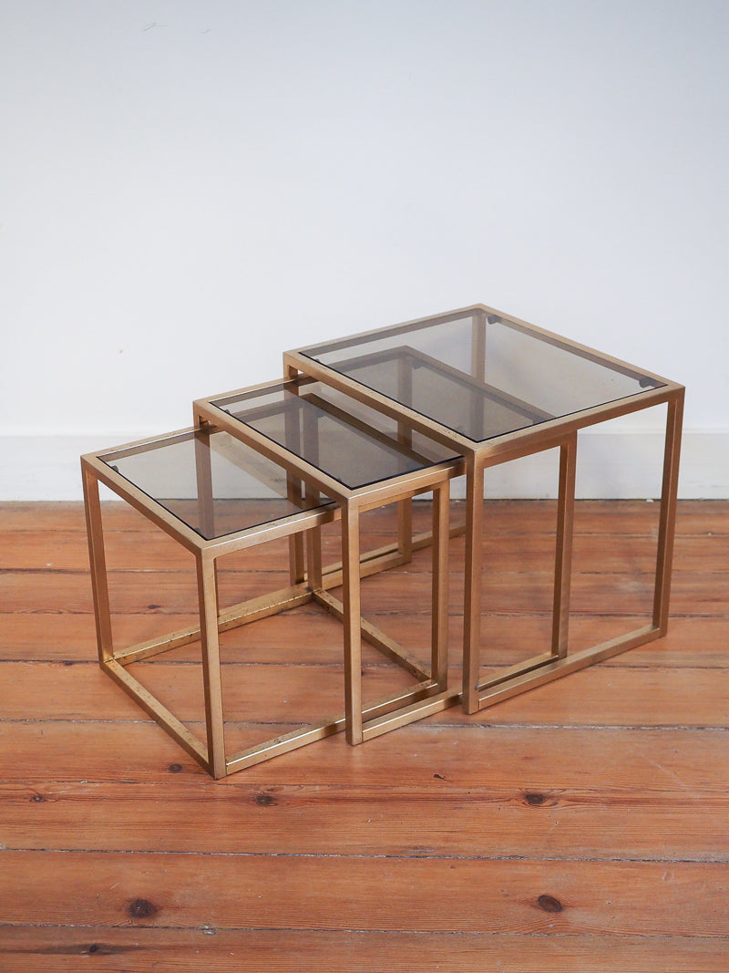 Tables gigognes metal doré et verre fumé vintage