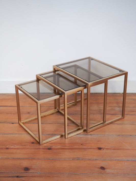 Tables gigognes metal doré et verre fumé vintage