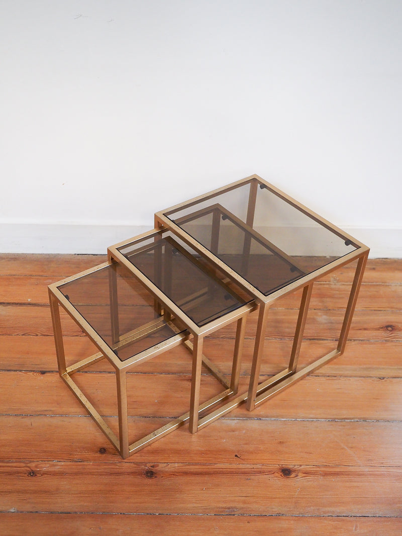Tables gigognes metal doré et verre fumé vintage