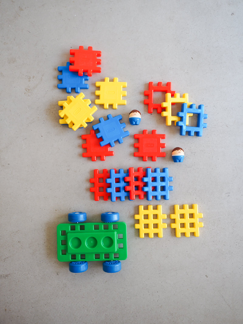 Jeu Wee Waffle Blocks et personnages oeuf Little Tikes