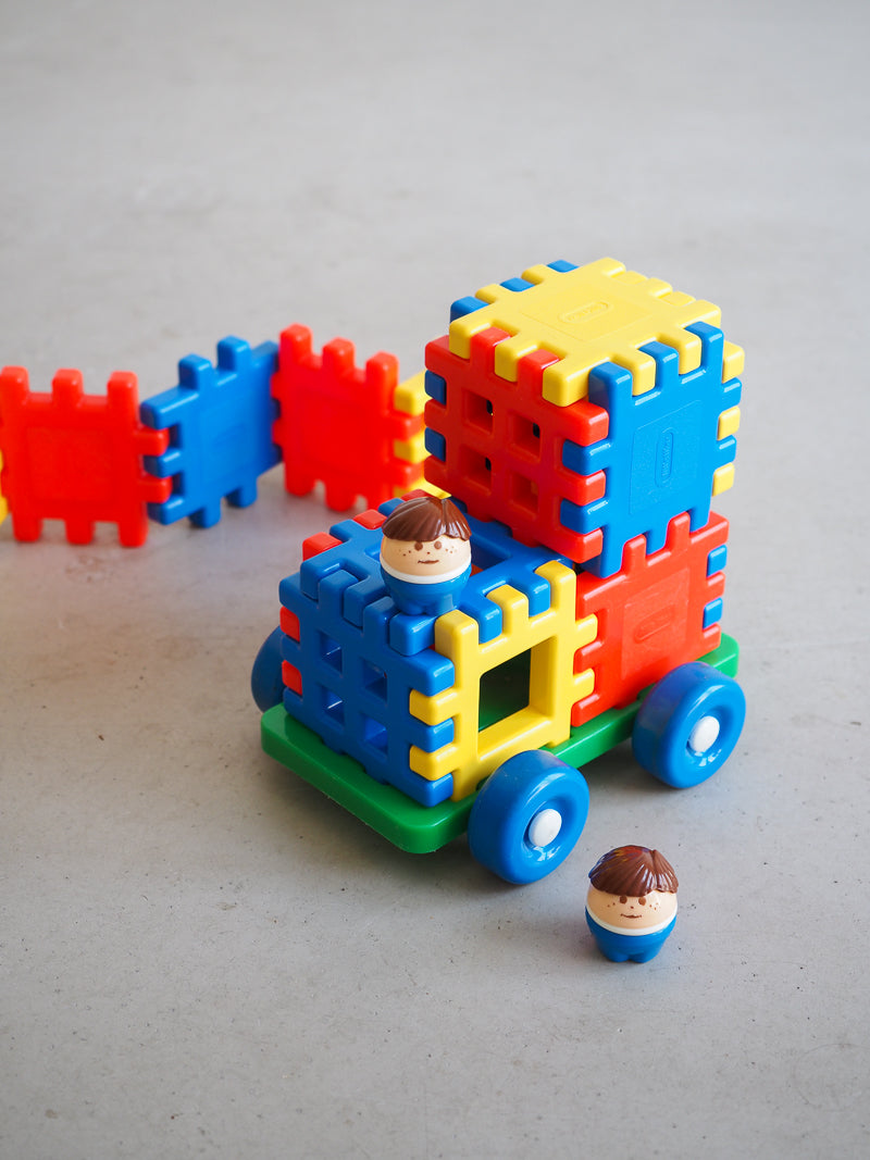 Jeu Wee Waffle Blocks et personnages oeuf Little Tikes